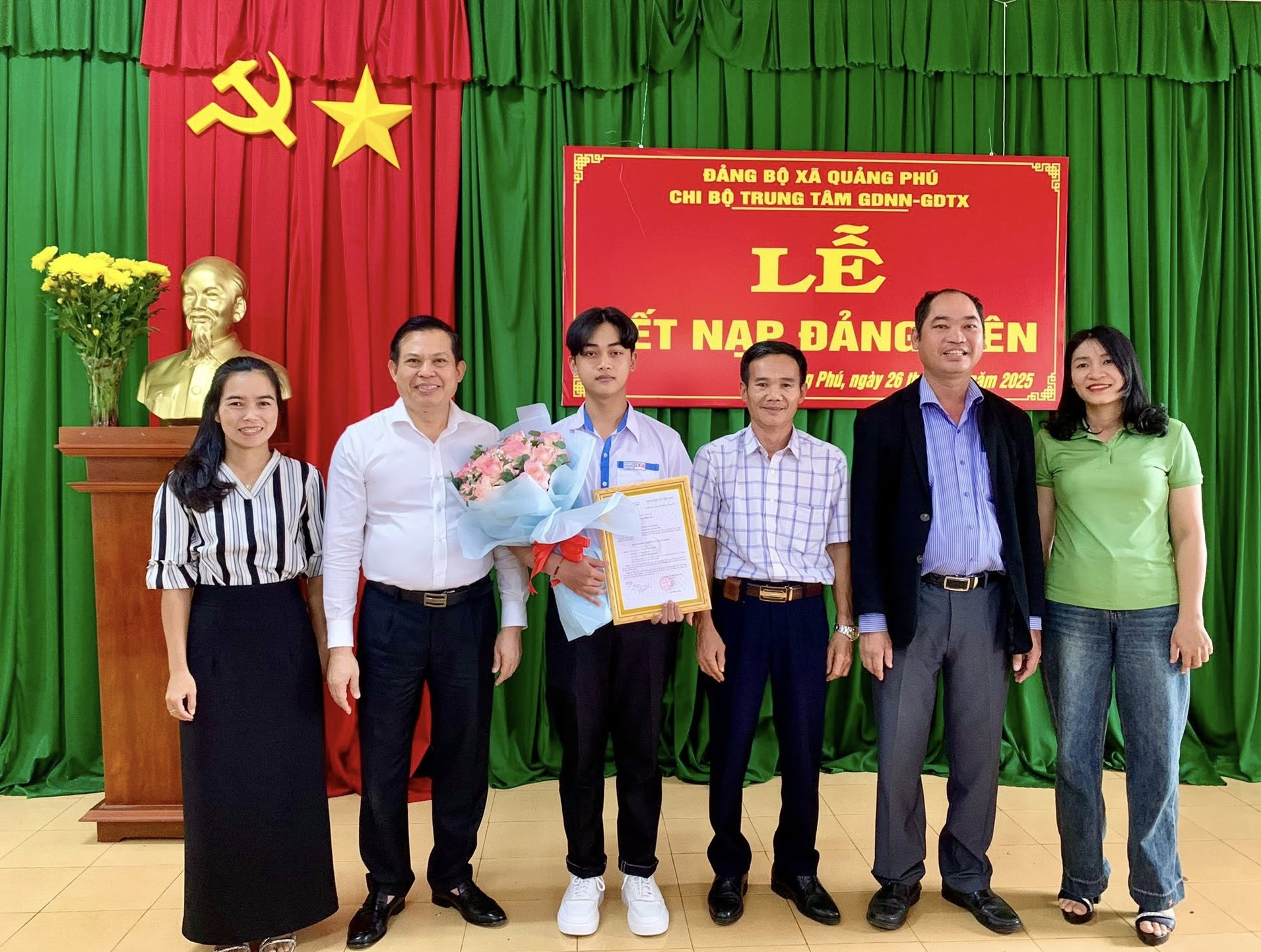 Xã Quảng Phú kết nạp 42 đảng viên mới